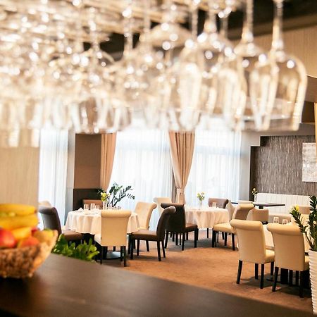 Azul Hotel & Restaurant Partizánske Eksteriør billede