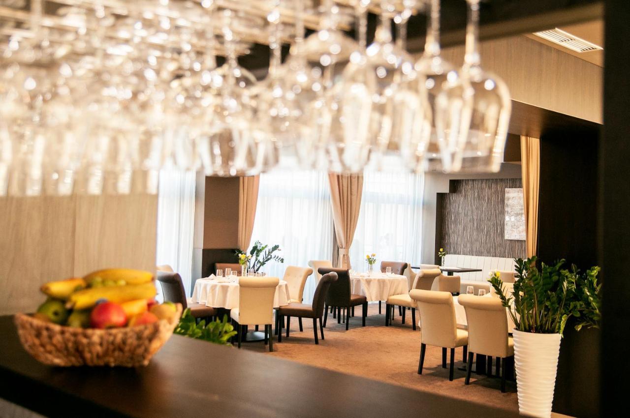 Azul Hotel & Restaurant Partizánske Eksteriør billede